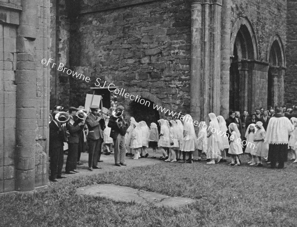 PROCESSION IN THE ABBET SCENES WITHIN THE ABBEY